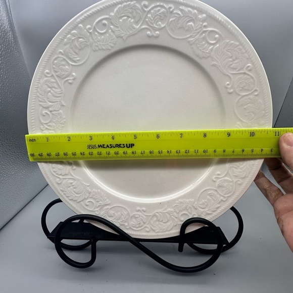 Pfaltzgraff White Embossed Plates (set of 4) - Picture 3 of 5